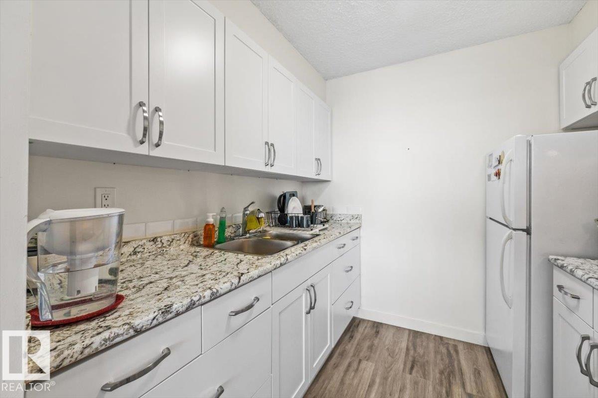 埃德蒙顿West Meadowlark Park|1卧1卫明亮公寓|12.5万 - 5
