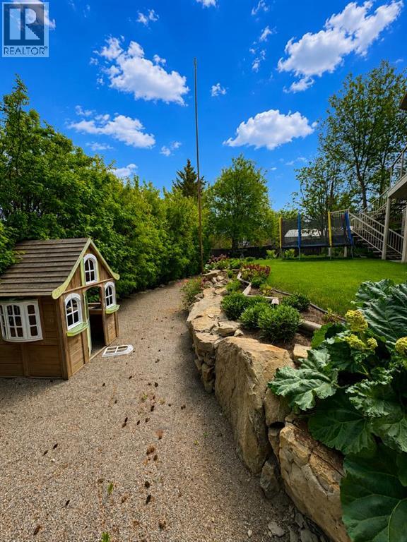 House for Sale in 131 Edgebrook Circle NW|Calgary, Alberta T3A5A4 4