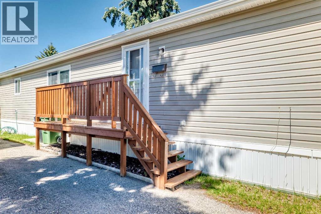 Mobile Home for Sale in 300, 3223 83 Street NW|Calgary, Alberta T3B5N7 4