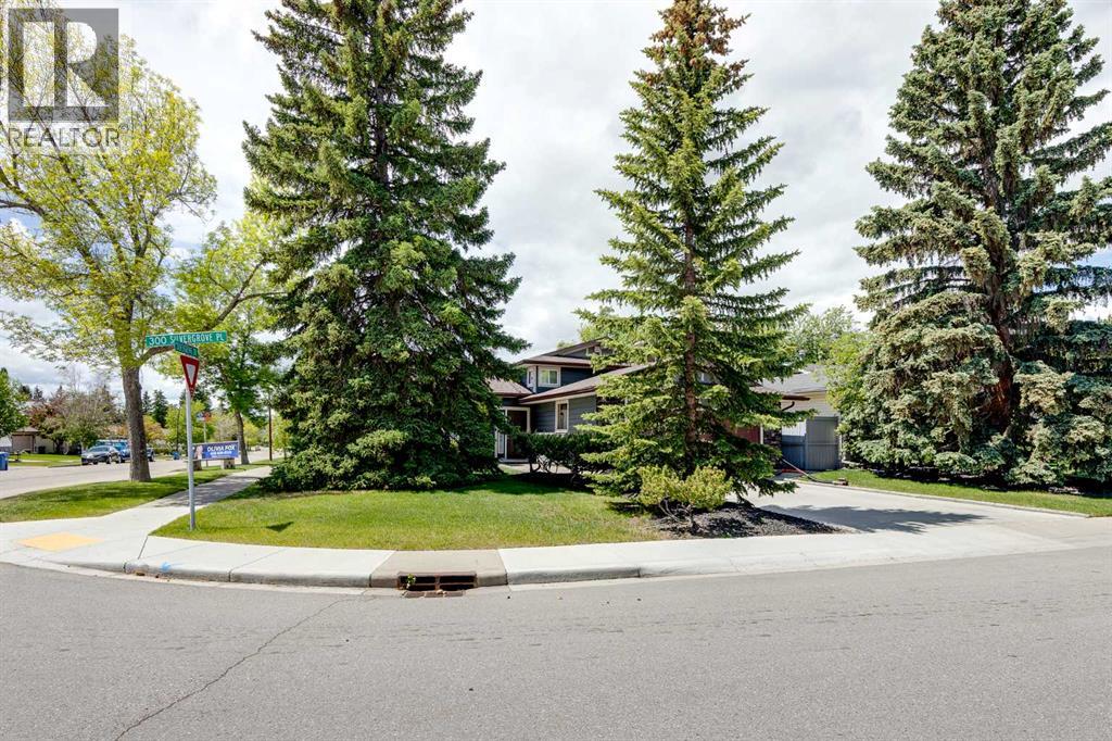 House for Sale in 364 Silvergrove Place NW|Calgary, Alberta T3B4T6 2