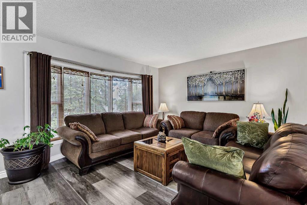 House for Sale in 364 Silvergrove Place NW|Calgary, Alberta T3B4T6 3