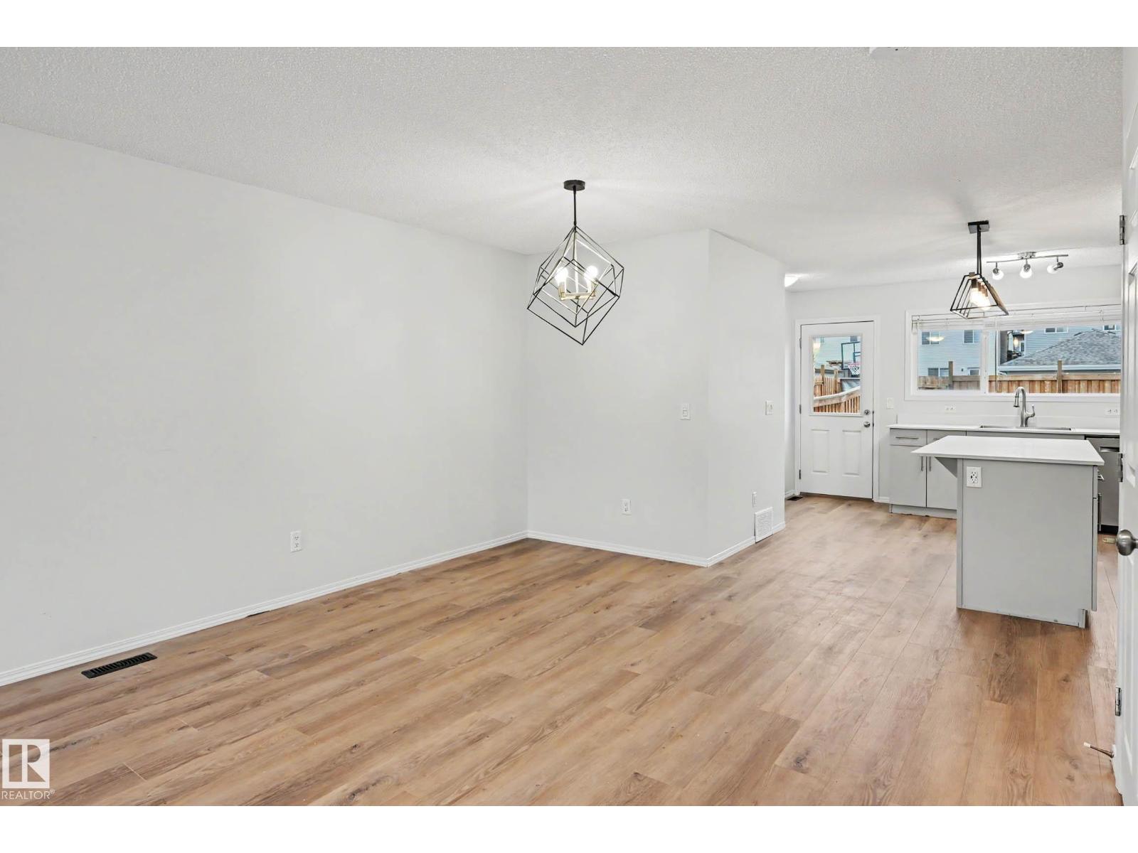 埃德蒙顿McConachie社区|3卧4卫独立屋|2020年建近1500尺 - 6