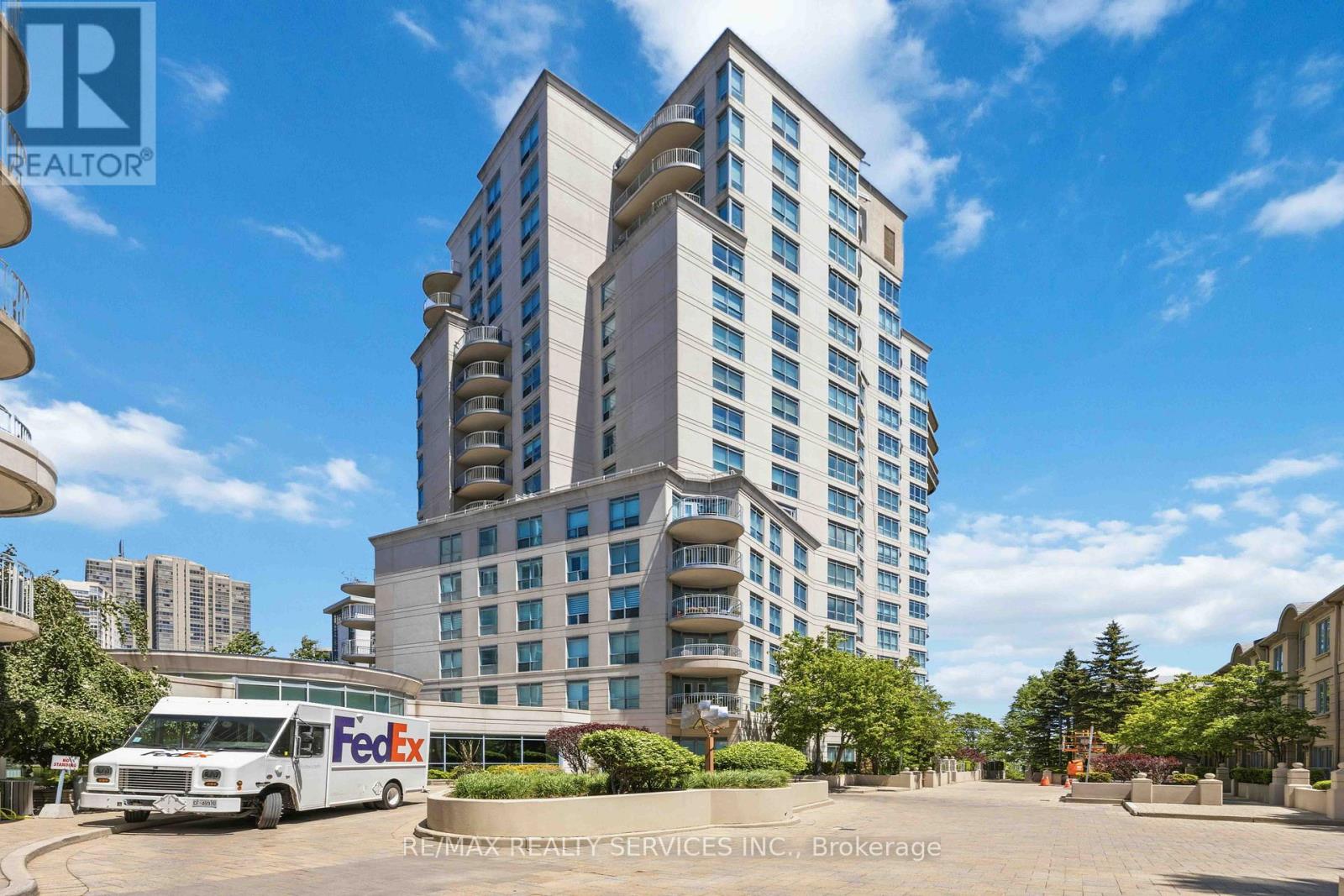 121 - 2111 LAKE SHORE BOULEVARD W