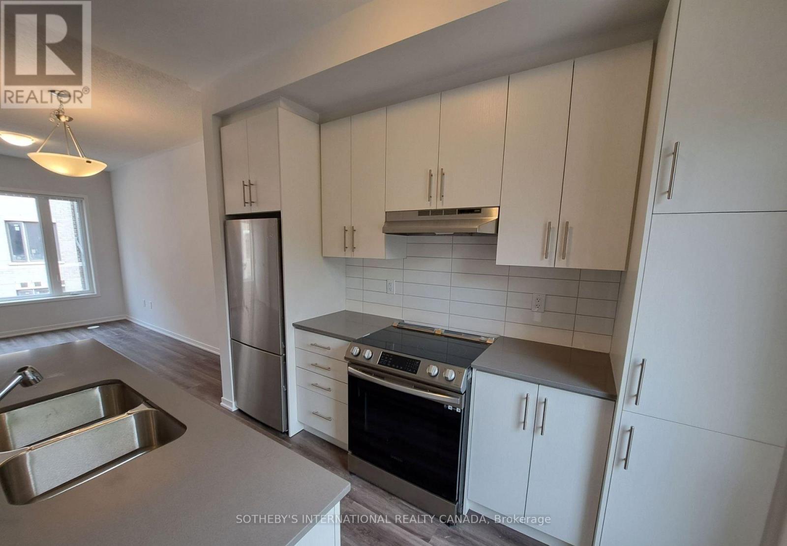 Row / Townhouse for Sale in 77 - 10 WILLIAM JACKSON WAY|Toronto (New Toronto), Ontario M8V3Y8 2