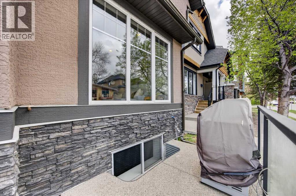Row / Townhouse for Sale in 1, 129 12 Avenue NW|Calgary, Alberta T2M0C4 2