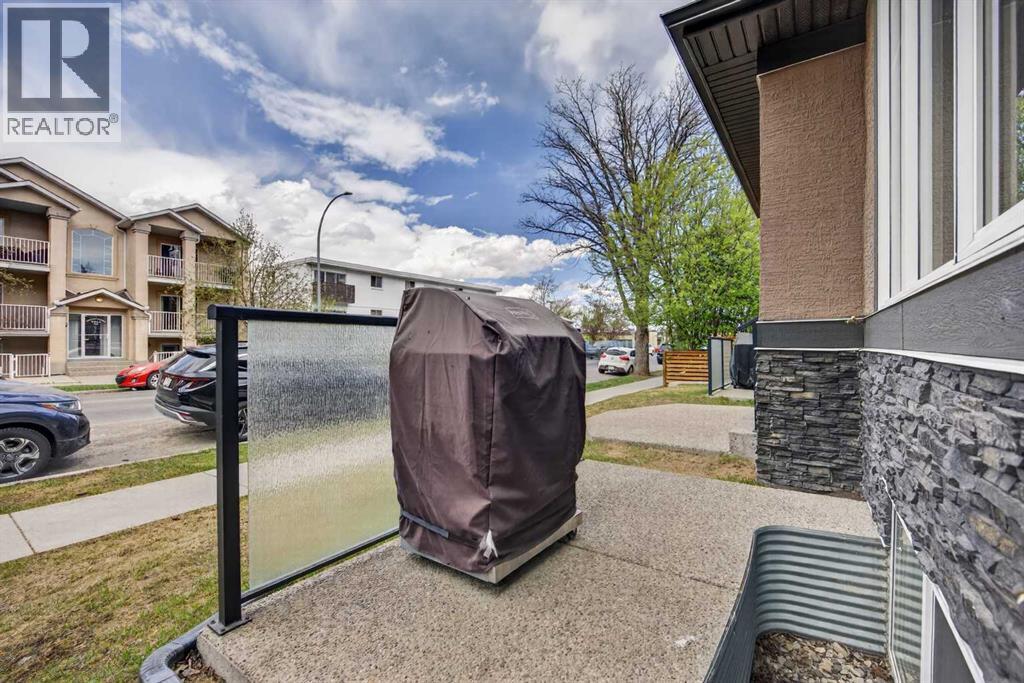 Row / Townhouse for Sale in 1, 129 12 Avenue NW|Calgary, Alberta T2M0C4 3