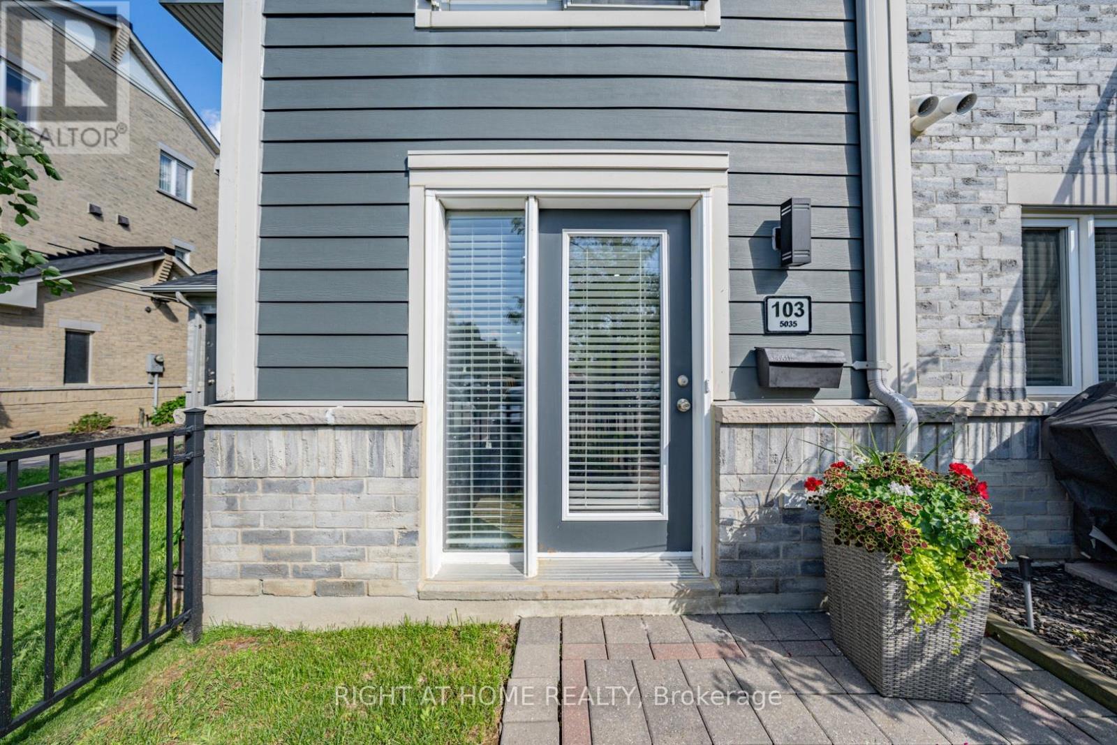 Row / Townhouse for Sale in 103 - 5035 OSCAR PETERSON BOULEVARD|Mississauga (Churchill Meadows), Ontario L5M0P4