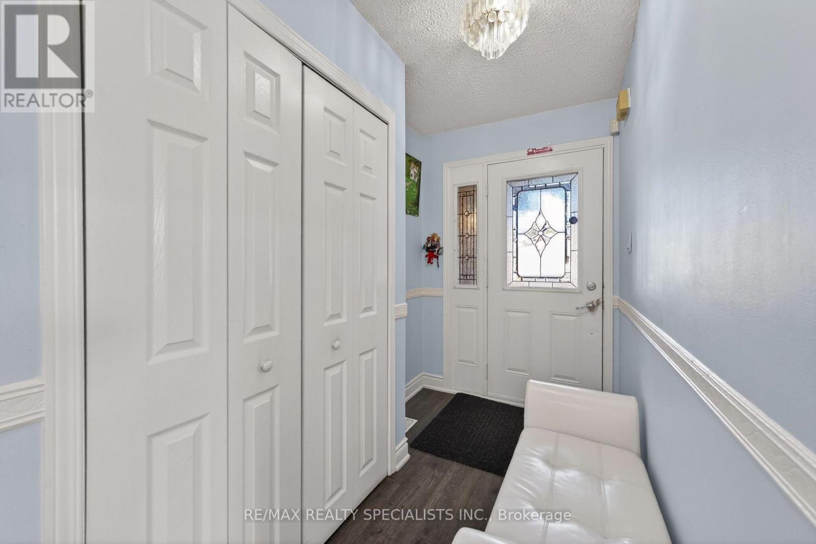 Row / Townhouse for Sale in 70 TULIP DRIVE|Brampton (Fletcher's Creek South), Ontario L6Y3W7 5