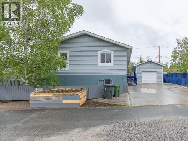 12 TRAILS END CRESCENT