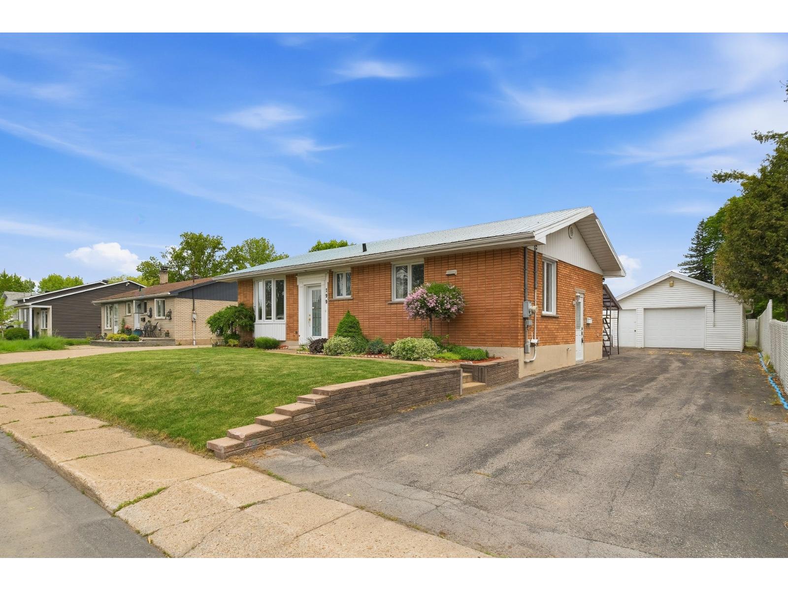 199 Rue Pichette, Marieville, Quebec J2M1G4