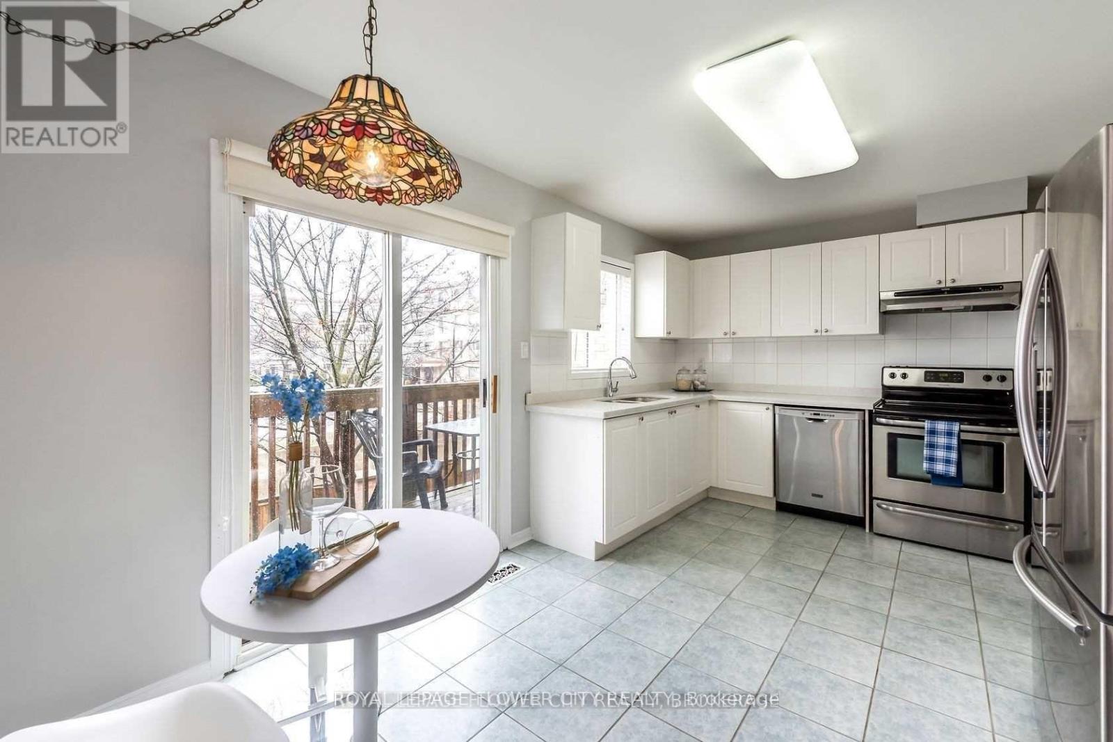 Row / Townhouse for Sale in 2 - 8305 MCLAUGHLIN ROAD S|Brampton (Brampton South), Ontario L6Y5G3 2