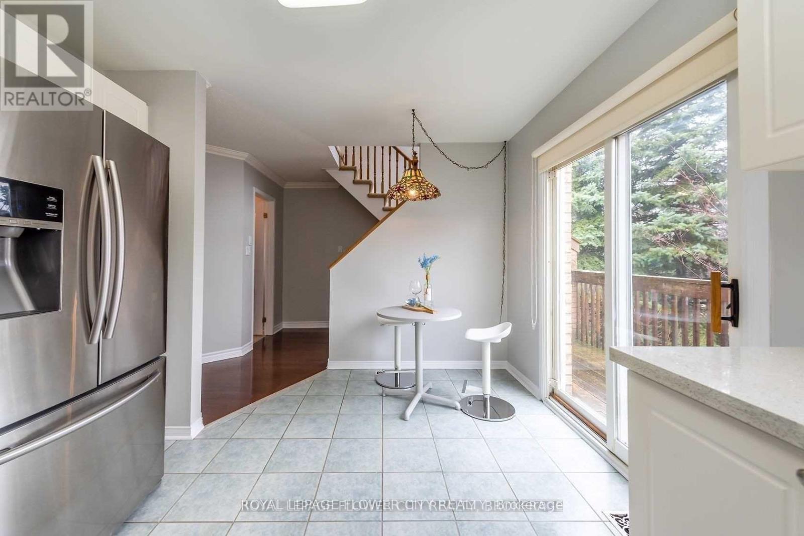 Row / Townhouse for Sale in 2 - 8305 MCLAUGHLIN ROAD S|Brampton (Brampton South), Ontario L6Y5G3 3