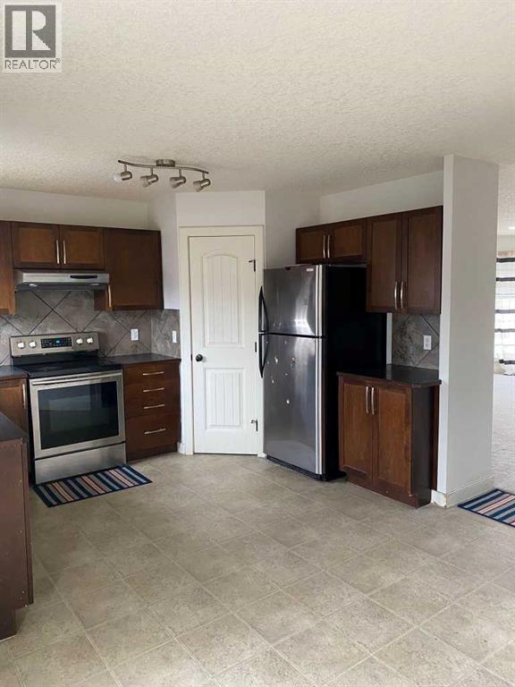 House for Sale in 210 Saddlebrook Way NE|Calgary, Alberta T3J0B5 4