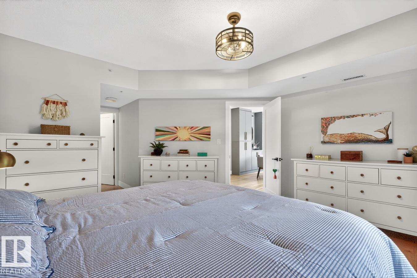 埃德蒙顿 Garneau 社区|3卧2卫现代精装公寓|Whyte Avenue 核心地段 - 15