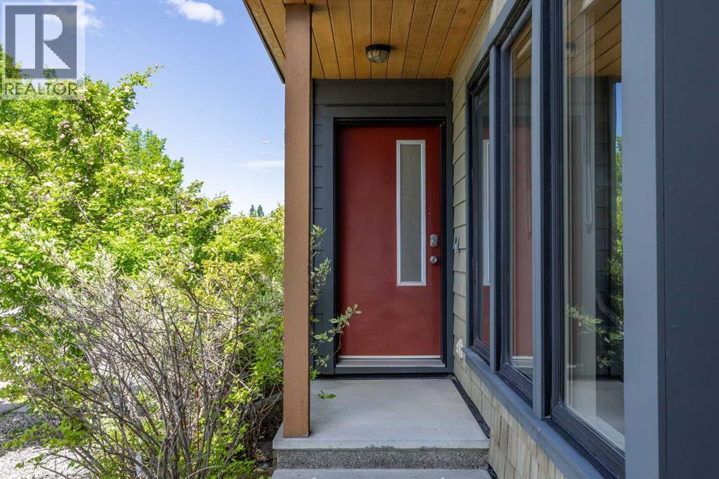 Row / Townhouse for Sale in 140 Walden Gate SE|Calgary, Alberta T2X0P3 2