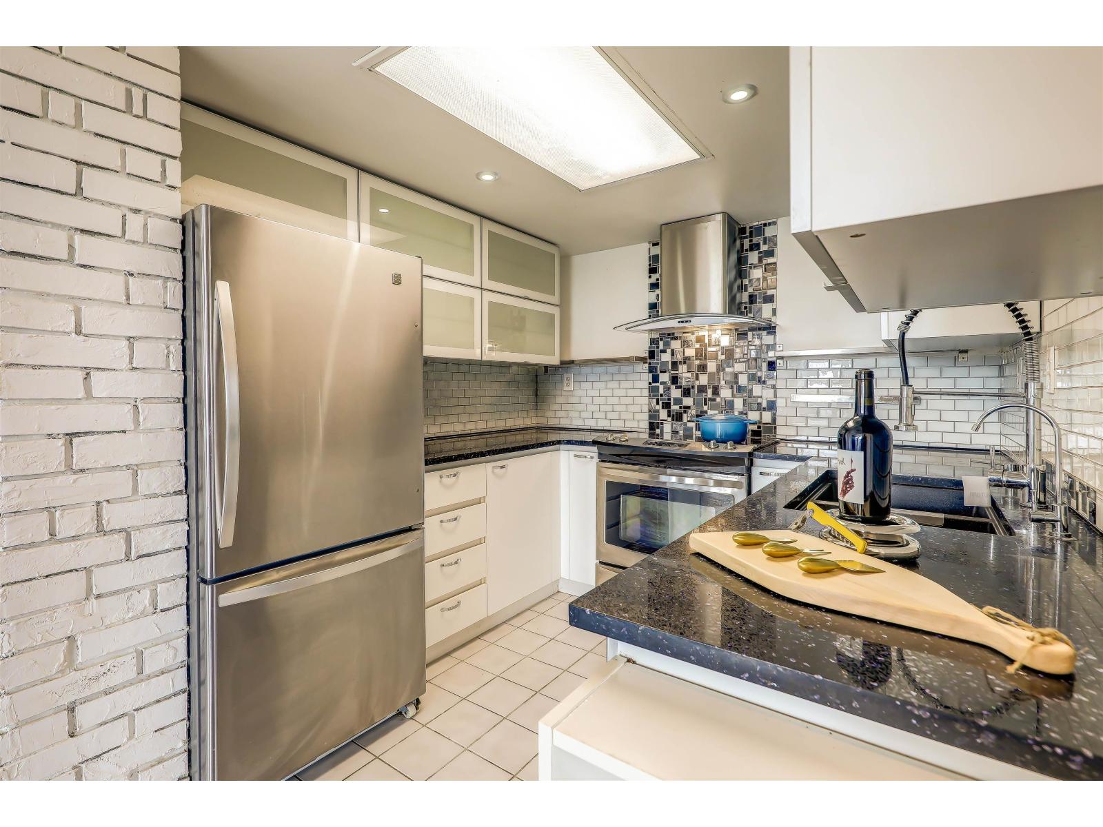 808 10082 148 STREET, Surrey, British Columbia V3R0S3