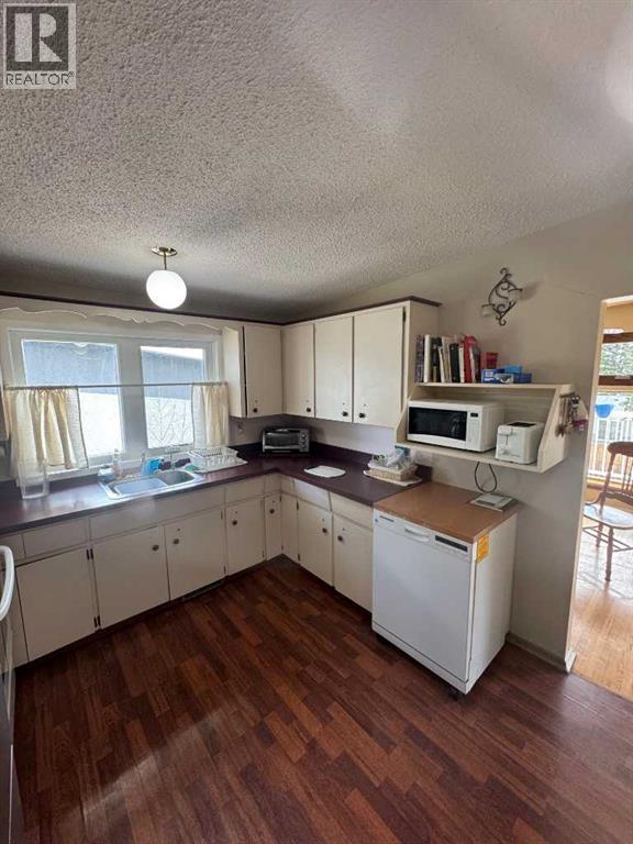 Duplex for Sale in 201 Holland Street NW|Calgary, Alberta T2K2E9 3