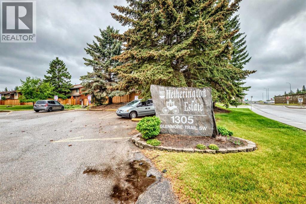 Apartment for Sale in 444, 1305 Glenmore Trail|Calgary, Alberta T2V4Y8