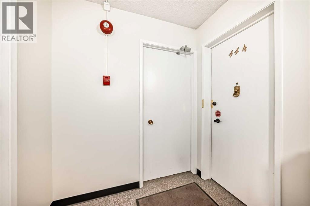 Apartment for Sale in 444, 1305 Glenmore Trail|Calgary, Alberta T2V4Y8 3