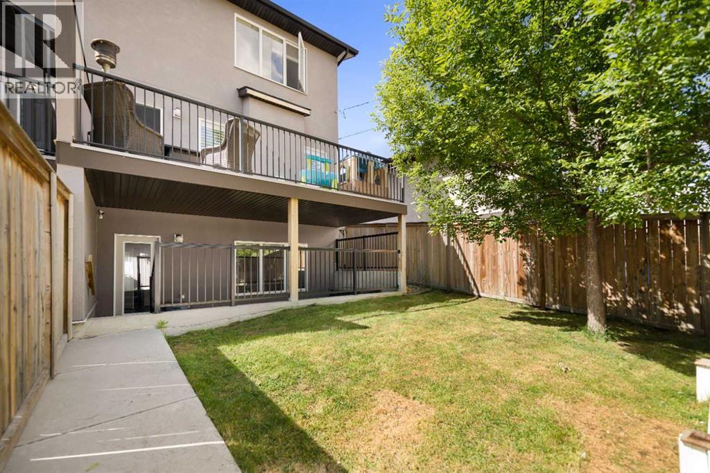 Duplex for Sale in 124 25 Avenue NE|Calgary, Alberta T2X1X8 2
