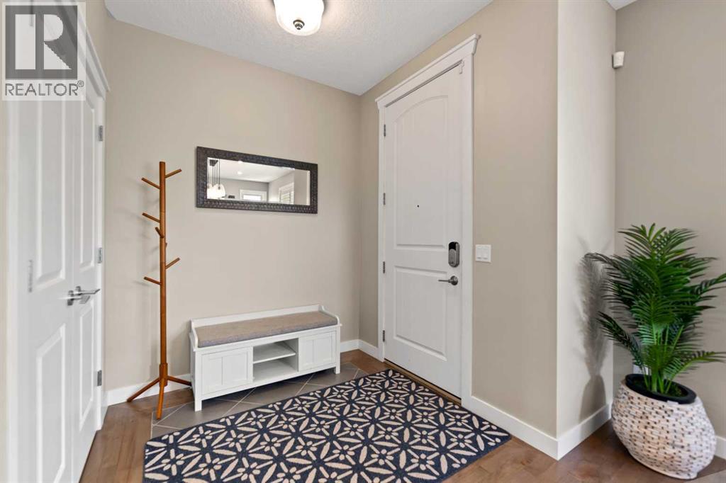 Duplex for Sale in 124 25 Avenue NE|Calgary, Alberta T2X1X8 5