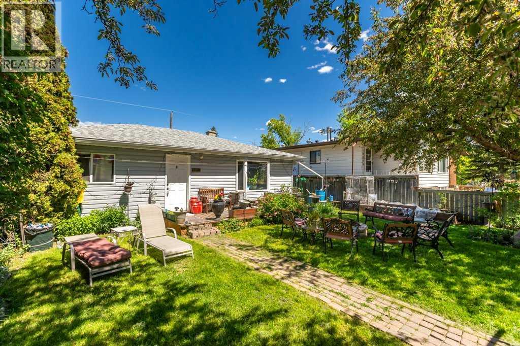 House for Sale in 8812 46 Avenue NW|Calgary, Alberta T3B1Y8 2
