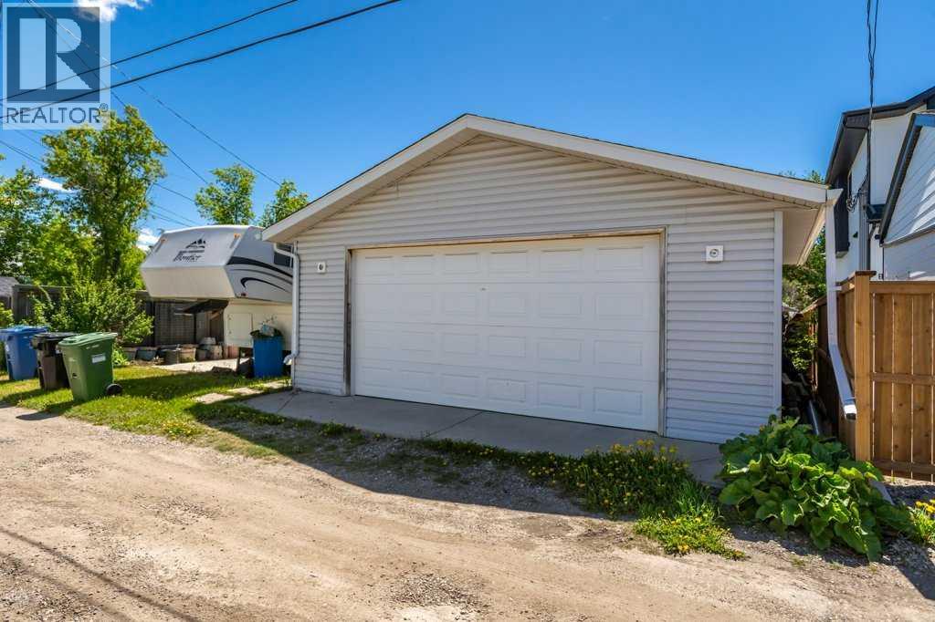House for Sale in 8812 46 Avenue NW|Calgary, Alberta T3B1Y8 5
