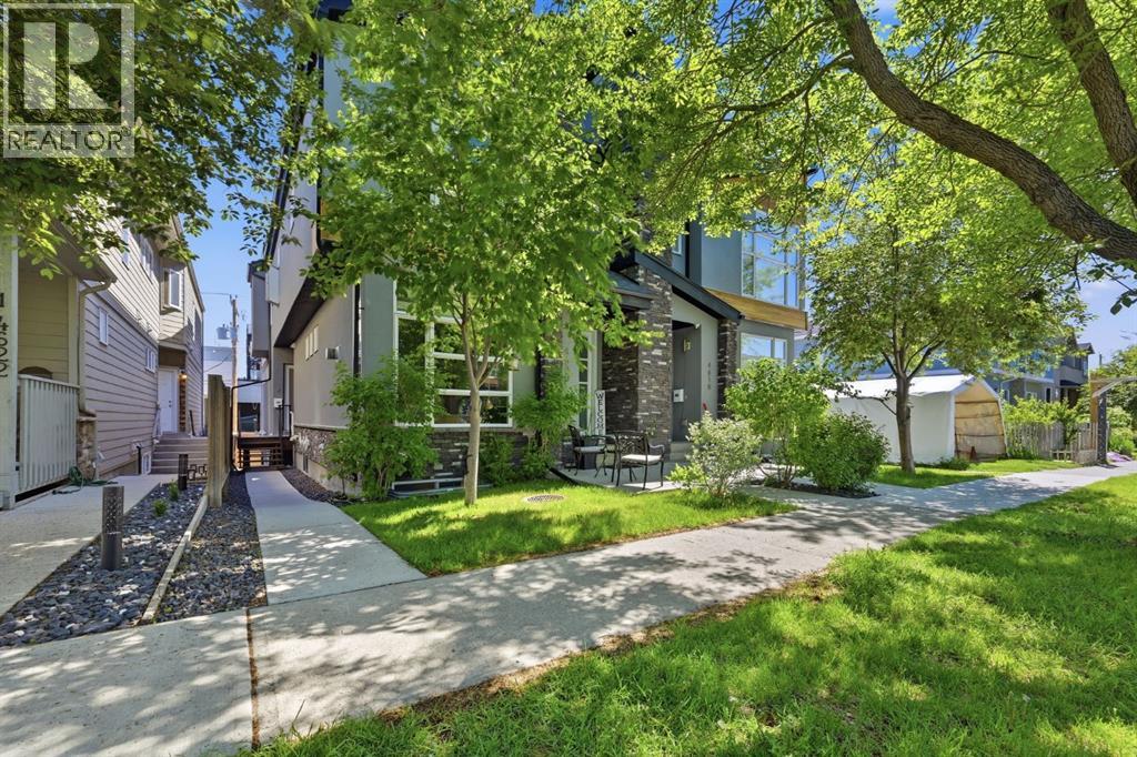 Row / Townhouse for Sale in 2, 4620 17 Avenue NW|Calgary, Alberta T3B0P3