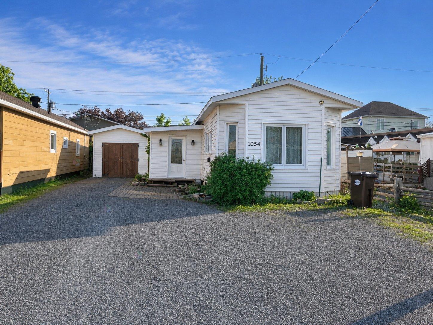 1054 Rue Lussier, Mont-Joli, Quebec G5H2N2