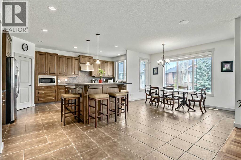House for Sale in 222 Chapala Point SE|Calgary, Alberta T2X3W9 3