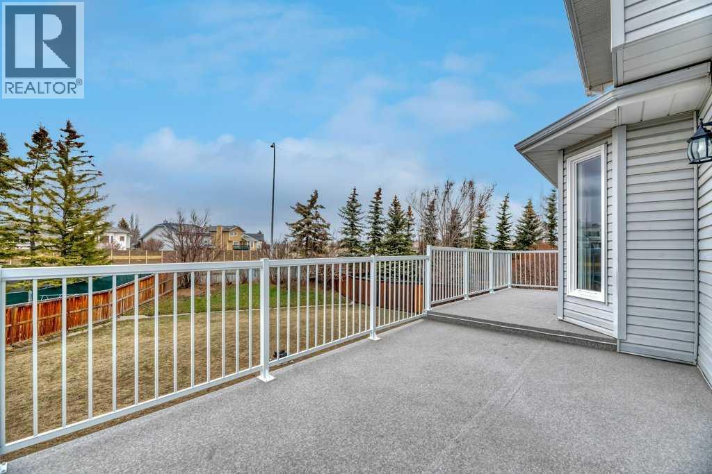 House for Sale in 215 Hawktree Circle NW|Calgary, Alberta T3G2Y6 5