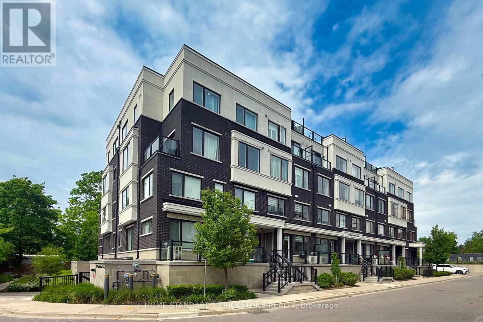 31 - 200 ALEX GARDNER CIRCLE, Aurora (Aurora Village), Ontario L4G3G5