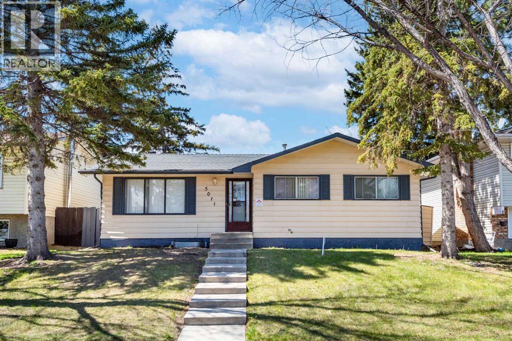 House for Sale in 5071 Whitestone Way NE|Calgary, Alberta T1Y1T2