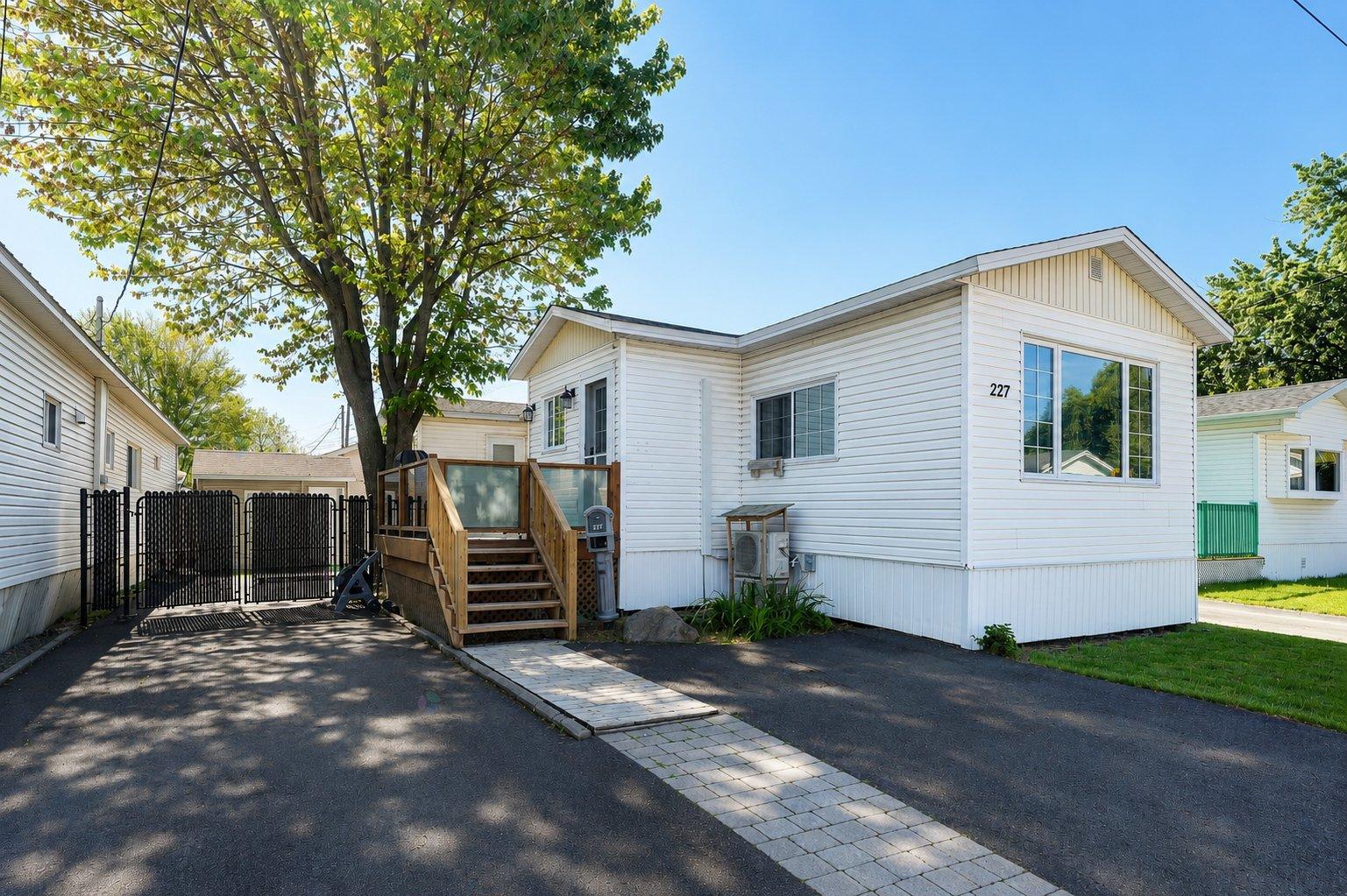 3950 Boul. Sir-Wilfrid-Laurier, #227, Longueuil (Saint-Hubert), Quebec J3Y5Y9