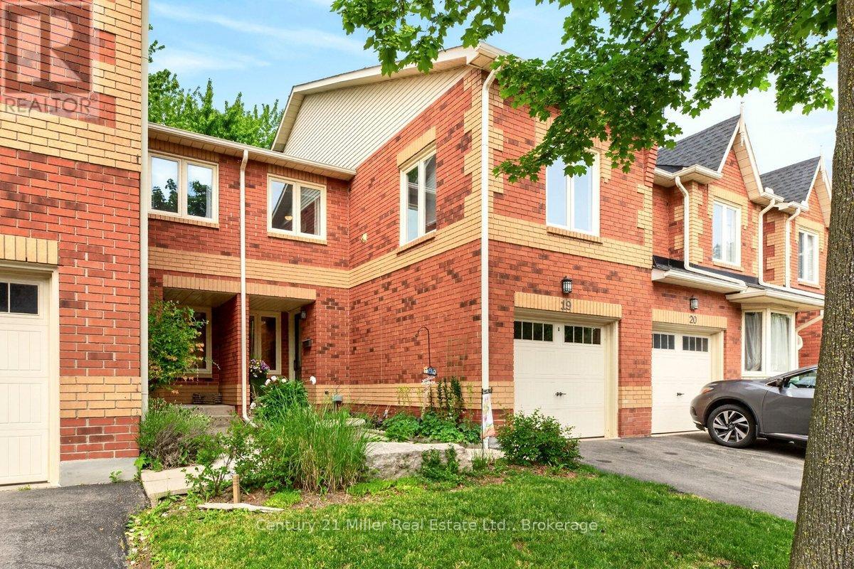 Row / Townhouse for Sale in 19 - 2006 GLENADA CRESCENT|Oakville (WC Wedgewood Creek), Ontario L6H5R9