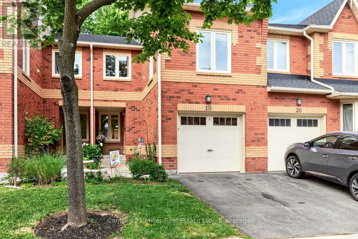 Row / Townhouse for Sale in 19 - 2006 GLENADA CRESCENT|Oakville (WC Wedgewood Creek), Ontario L6H5R9 3