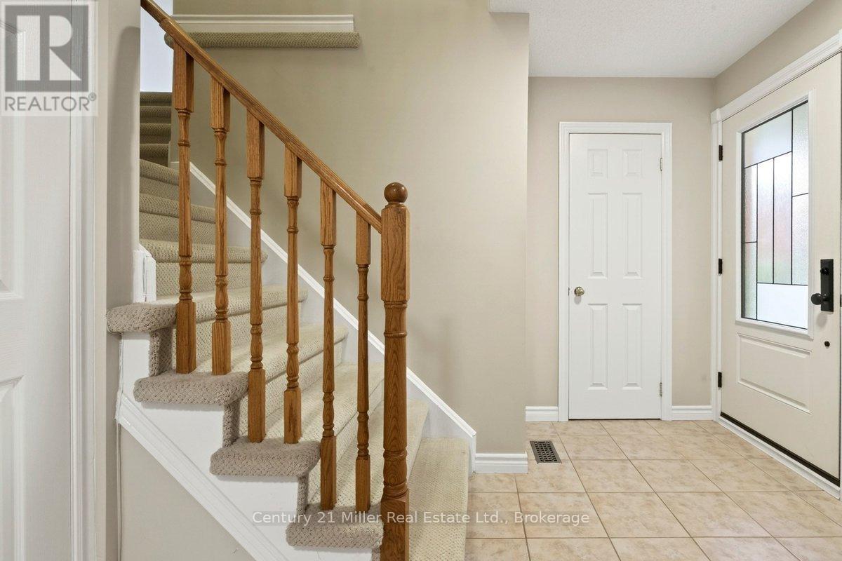Row / Townhouse for Sale in 19 - 2006 GLENADA CRESCENT|Oakville (WC Wedgewood Creek), Ontario L6H5R9 5