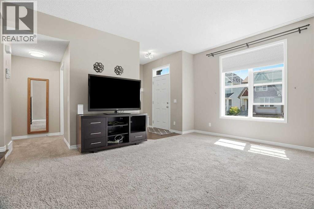 House for Sale in 267 Skyview Springs Gardens NE|Calgary, Alberta T3N0B6 3