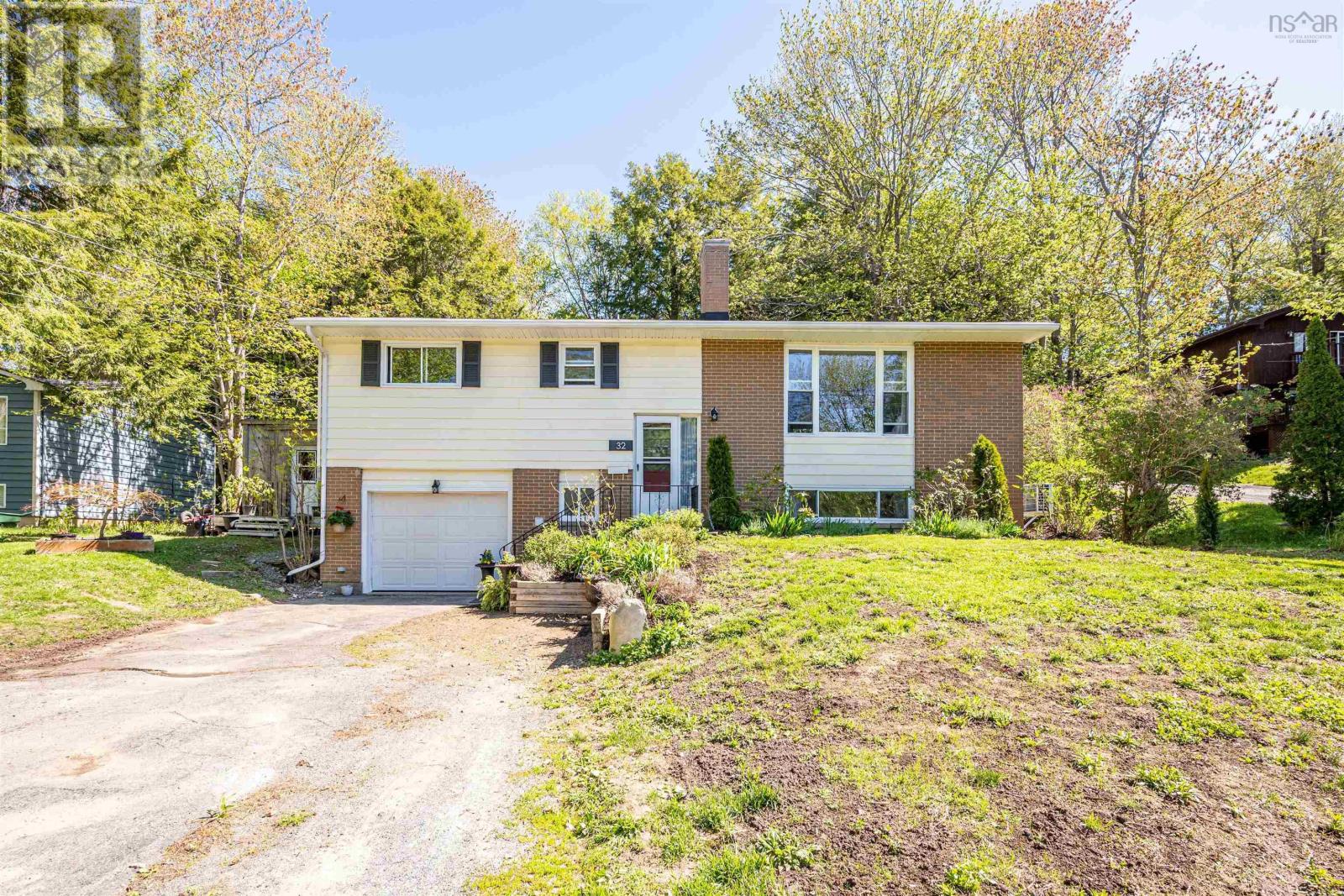 32 Martyn Drive, Fall River, Nova Scotia B2T1E7