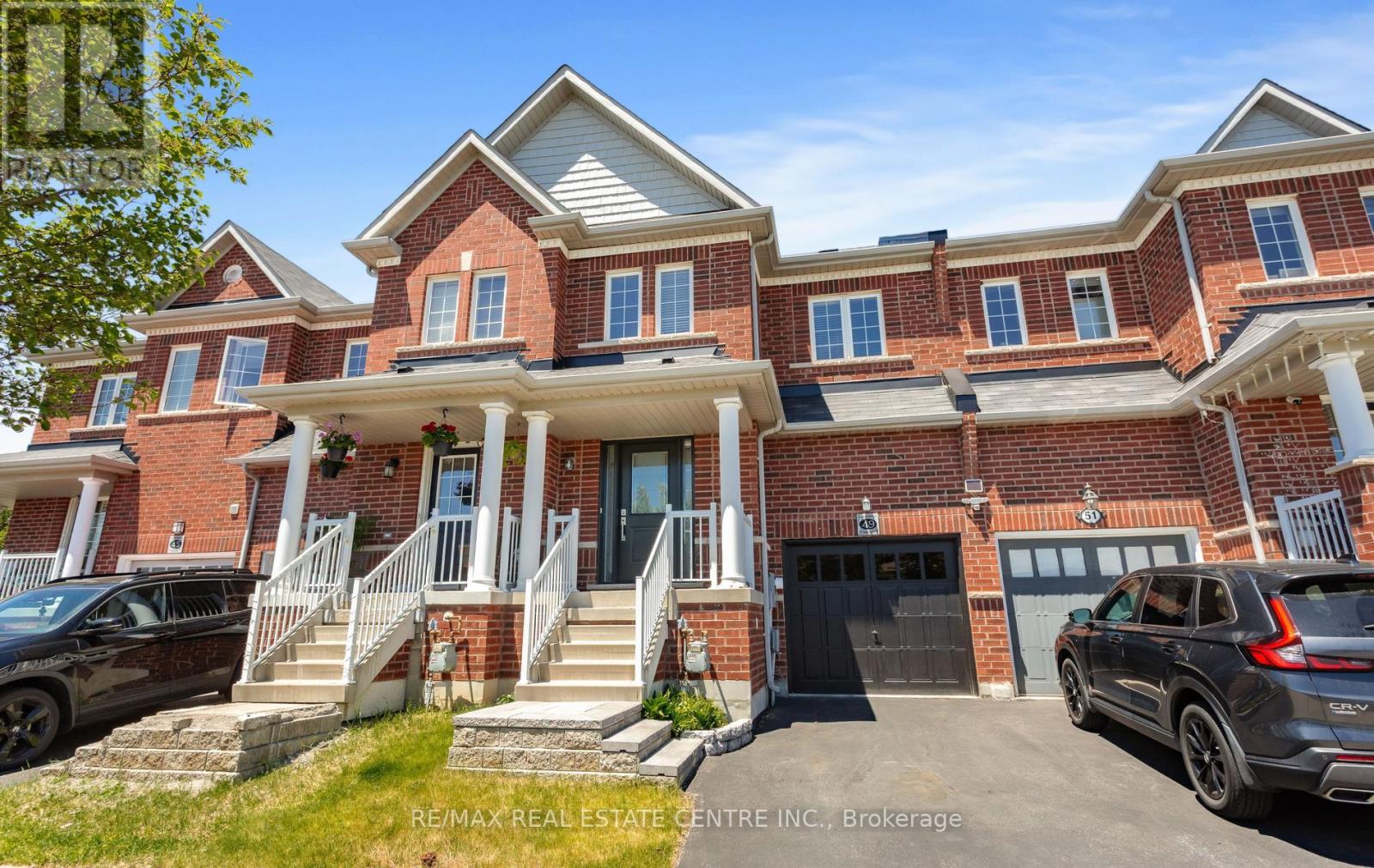 Row / Townhouse for Sale in 49 TEAL CREST CIRCLE|Brampton (Credit Valley), Ontario L6X2Z5 2
