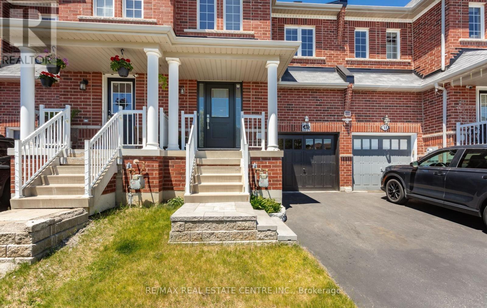 Row / Townhouse for Sale in 49 TEAL CREST CIRCLE|Brampton (Credit Valley), Ontario L6X2Z5 3