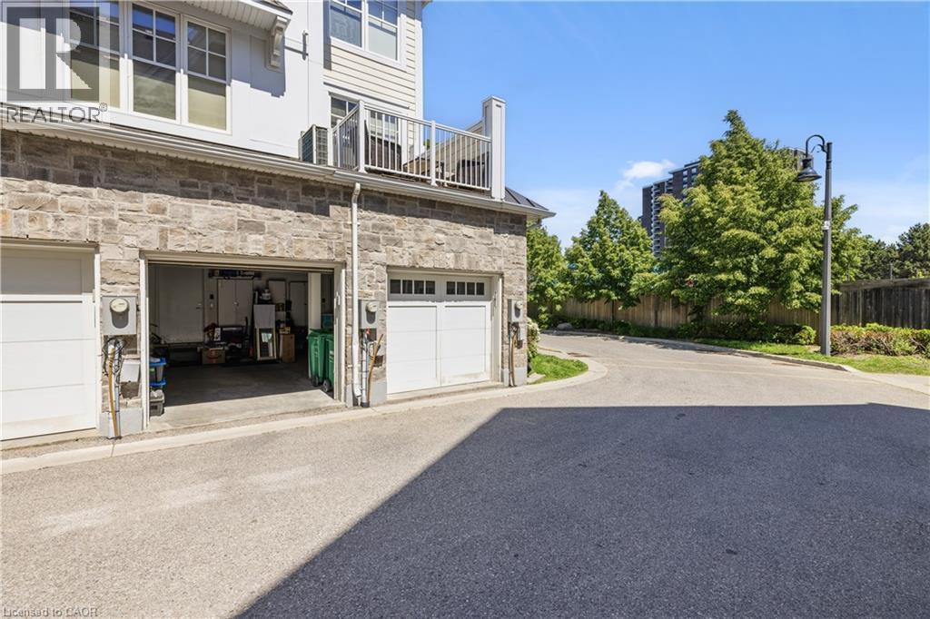 Row / Townhouse for Sale in 1011 DETA Road Unit# 904|Mississauga, Ontario L5E0A2 2