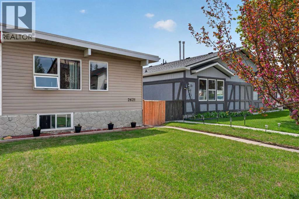 Duplex for Sale in 2621 11 Avenue SE|Calgary, Alberta T2A0E4