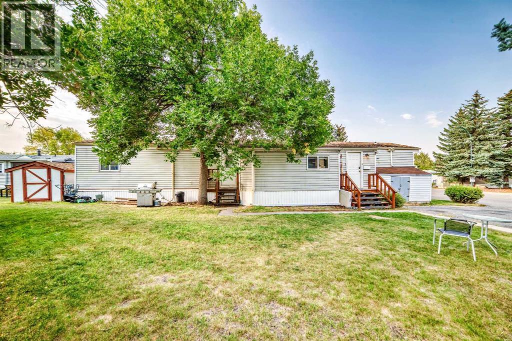 Mobile Home for Sale in 17 Burroughs Place NE|Calgary, Alberta T1Y6K5