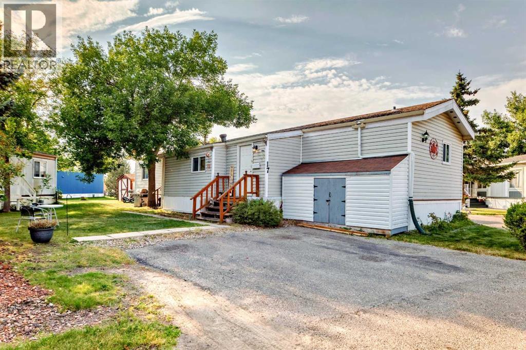 Mobile Home for Sale in 17 Burroughs Place NE|Calgary, Alberta T1Y6K5 2