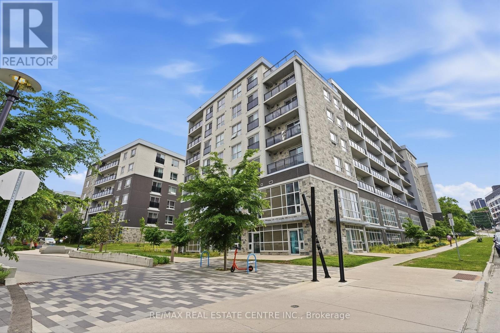 B02 - 275 BUILDING G LARCH STREET, Waterloo, Ontario N2L3R2