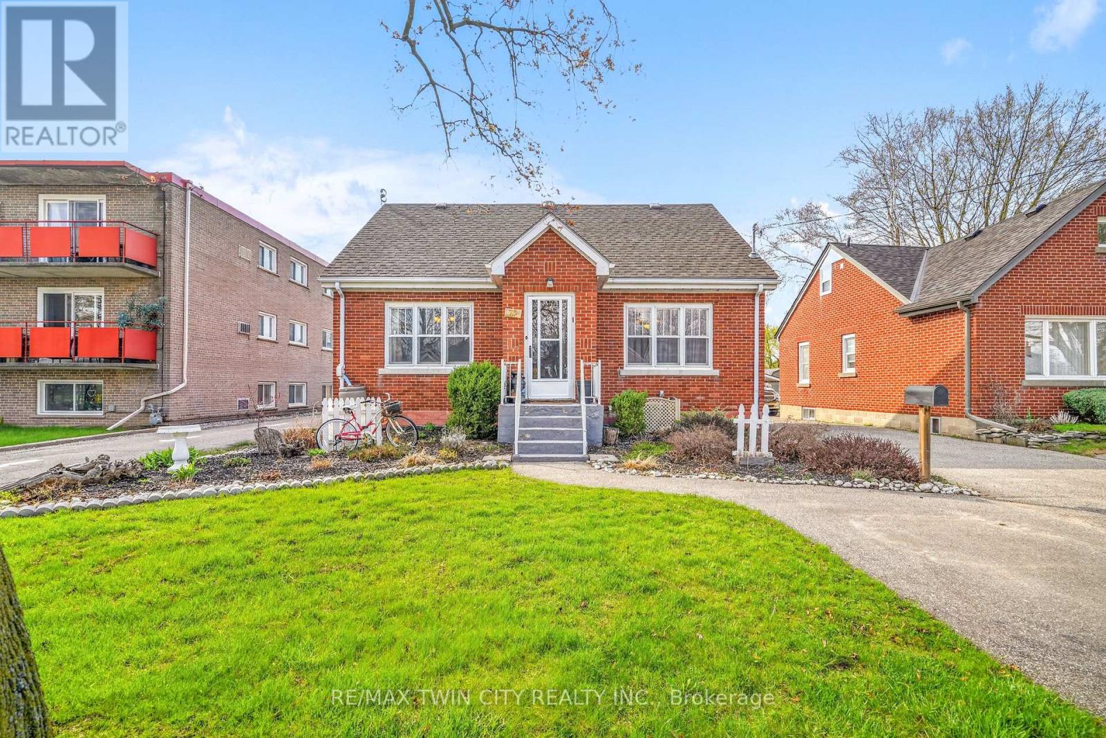 32 FULTON STREET, Brantford, Ontario N3R4E5