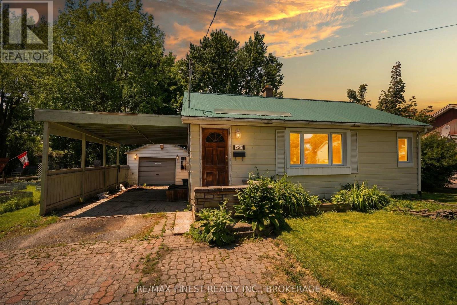 734 PORTSMOUTH AVENUE, Kingston (West of Sir John A. Blvd), Ontario K7M1W5