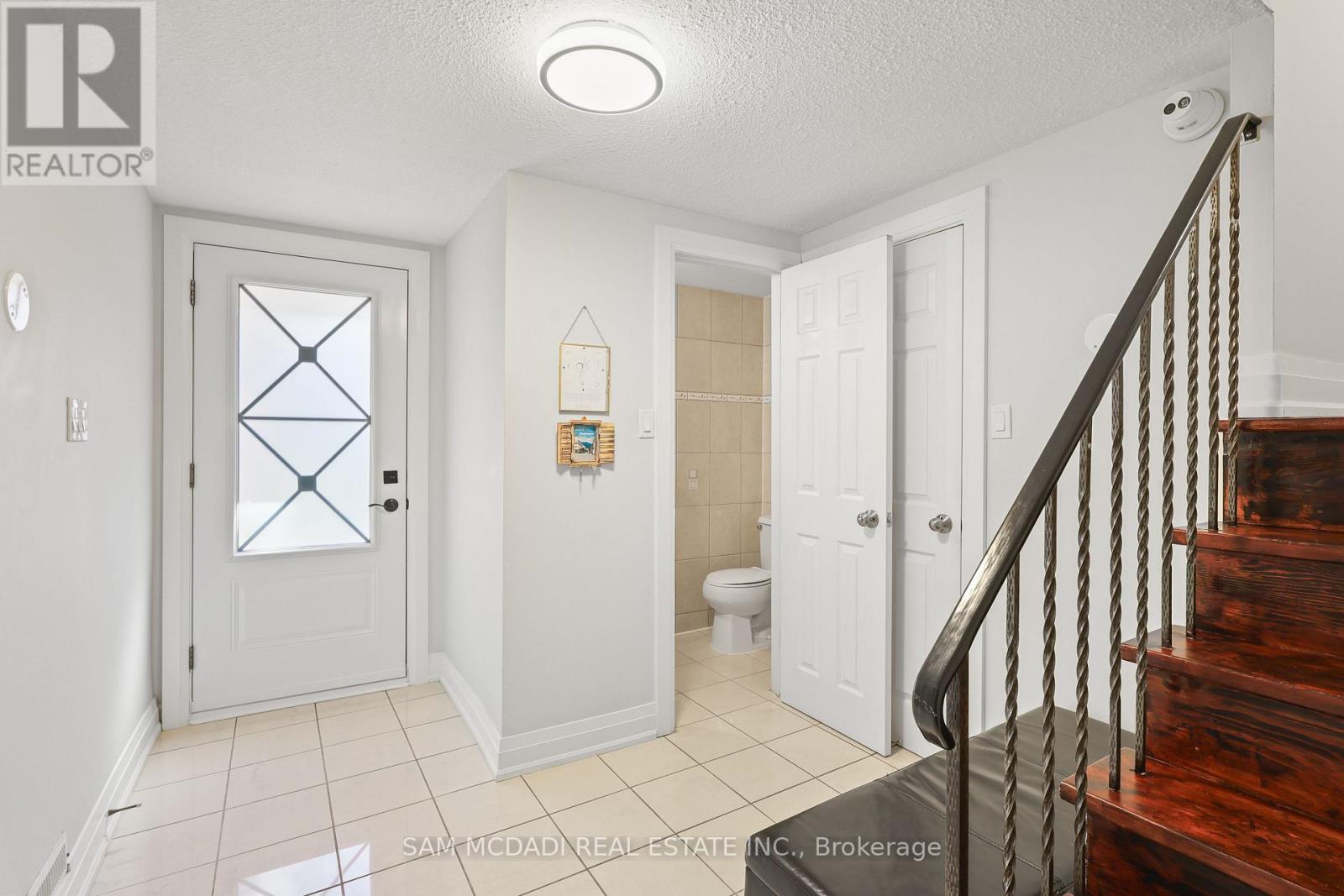 Row / Townhouse for Sale in 45 - 3175 KIRWIN AVENUE|Mississauga (Cooksville), Ontario L5A3M4 2