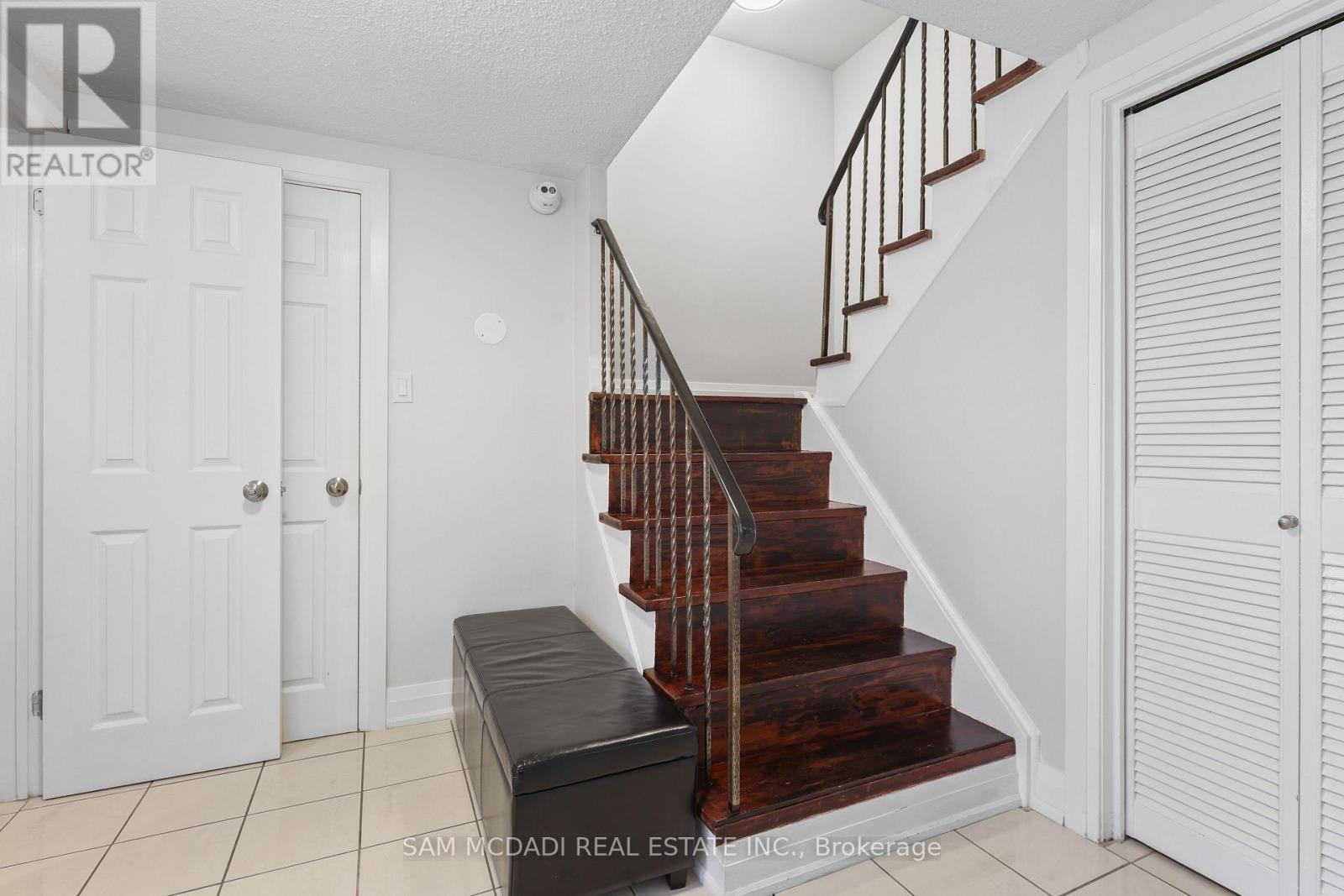 Row / Townhouse for Sale in 45 - 3175 KIRWIN AVENUE|Mississauga (Cooksville), Ontario L5A3M4 3